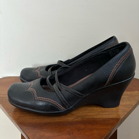 Clark’s wedge heeled leather shoes - Picture 3 of 8